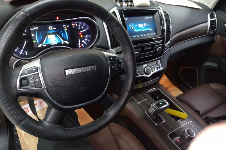 哈弗H9 2017款 2.0T 汽油四驱尊享型 5座中控内饰7002