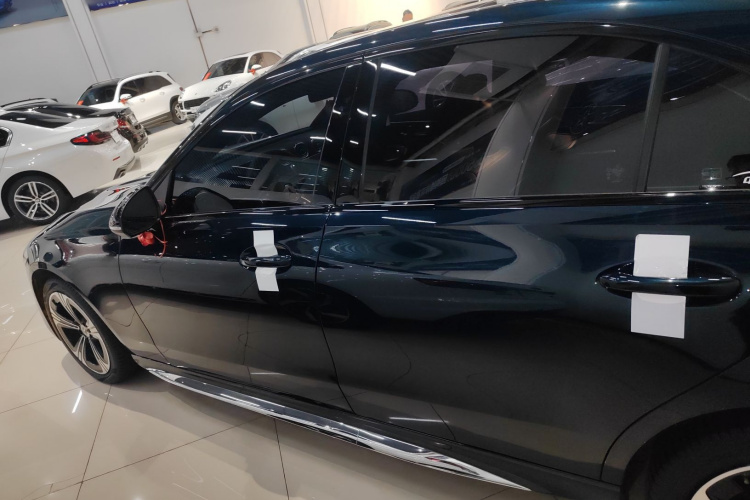 奔驰C级 2022款 C 260 L 皓夜运动版车身外观4