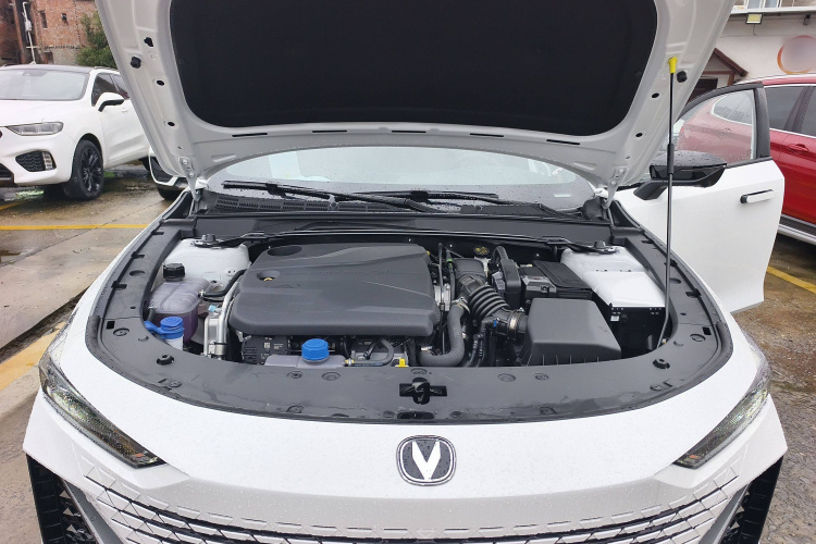长安UNI-V 2025款 1.5T 500Bar高能版局部细节24