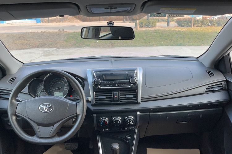 丰田 威驰 2014款 1.5L 自动智臻版中控内饰7004