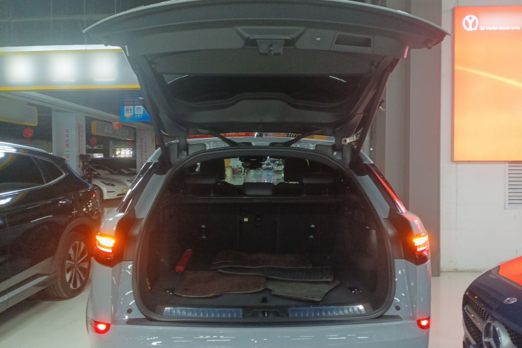 路虎 揽胜星脉 2024款 Dynamic HSE机舱底盘23