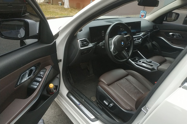 宝马3系 2023款 320Li M运动套装中控内饰7003