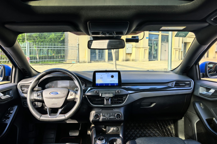 福特 福克斯 2020款 三厢 EcoBoost 180 自动ST Line中控内饰7002