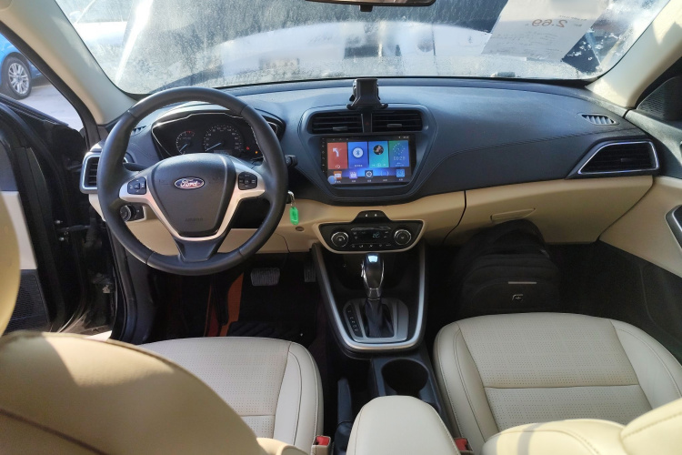 福特 福睿斯 2015款 1.5L 自动时尚型中控内饰7002