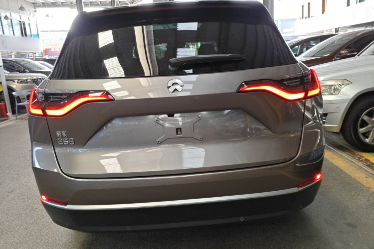 蔚来ES8 2020款 580KM 七座版车身外观6