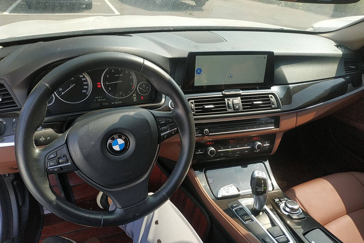 宝马5系 2017款 525Li 领先型中控内饰12