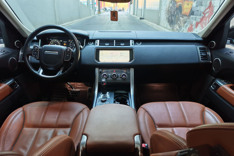 路虎 揽胜运动版 2017款 3.0 SC V6 HSE DYNAMIC中控内饰7003