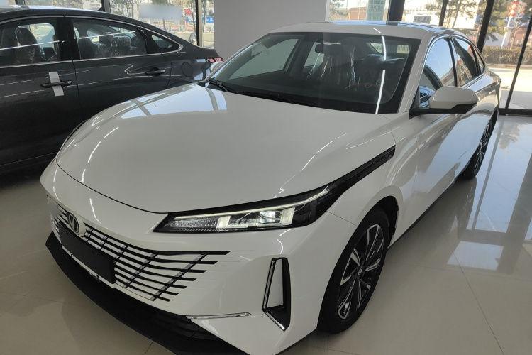 长安 逸动 2024款 1.5T GDI自动 旗舰型车身外观1