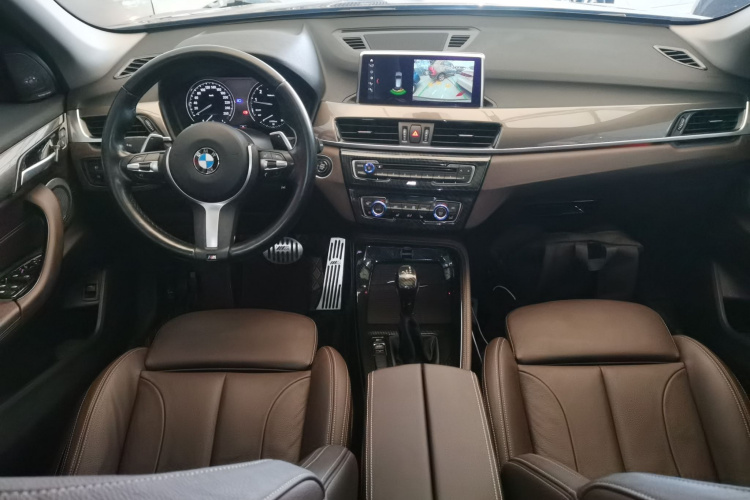 宝马X1 2018款 xDrive20Li 尊享型中控内饰7002