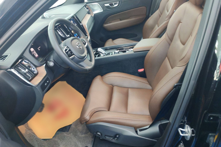 沃尔沃XC60新能源 2025款 插电式混动 长续航四驱智雅豪华版中控内饰7002