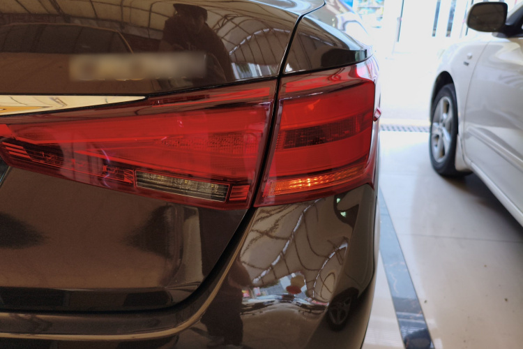 丰田 皇冠 2015款 2.0T 时尚版车身外观6006