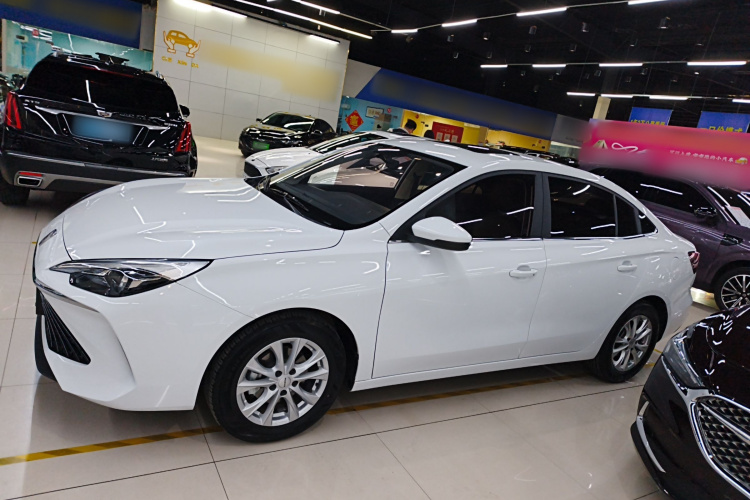 荣威i5 2023款 1.5L CVT豪华版车身外观6003