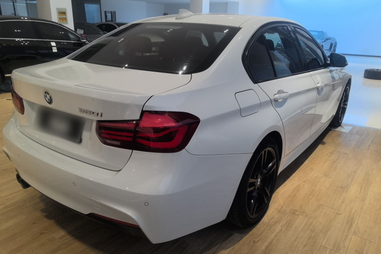 宝马3系 2019款 320i M运动曜夜版车身外观6005