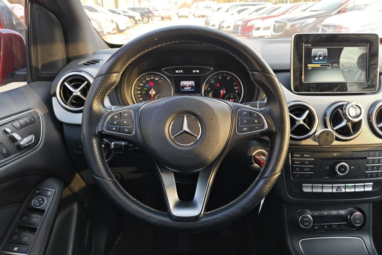 奔驰B级 2015款 B 200 时尚型中控内饰13