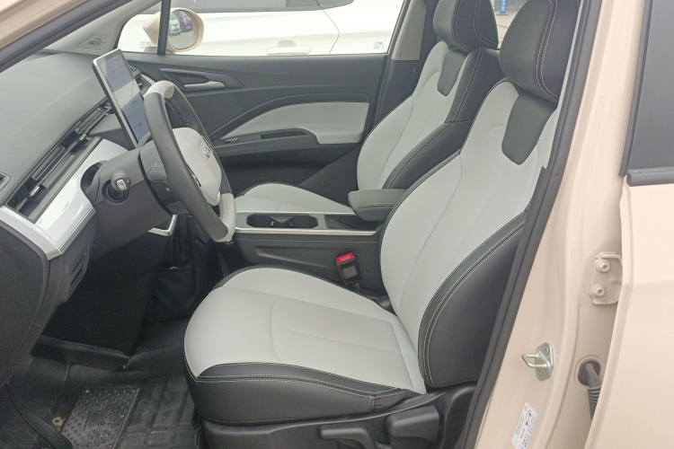 哪吒汽车 哪吒AYA 2023款 401中控内饰19