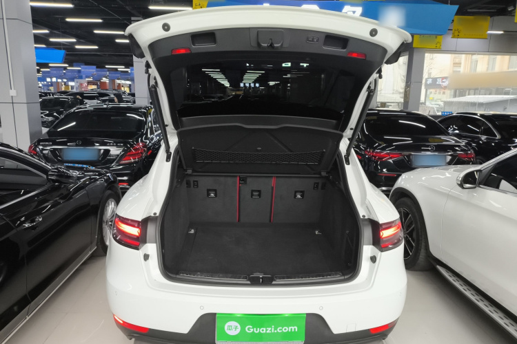 保时捷 2018款 Macan 2.0T机舱底盘23