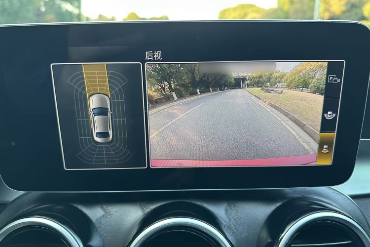 奔驰C级 2019款 改款 C 260 L 运动版中控内饰7010