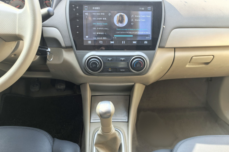 日产 轩逸 2012款 经典 1.6XE 手动舒适版中控内饰7012