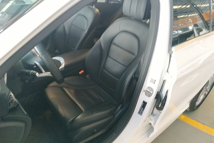 奔驰C级 2020款 C 260 L 运动版局部细节19