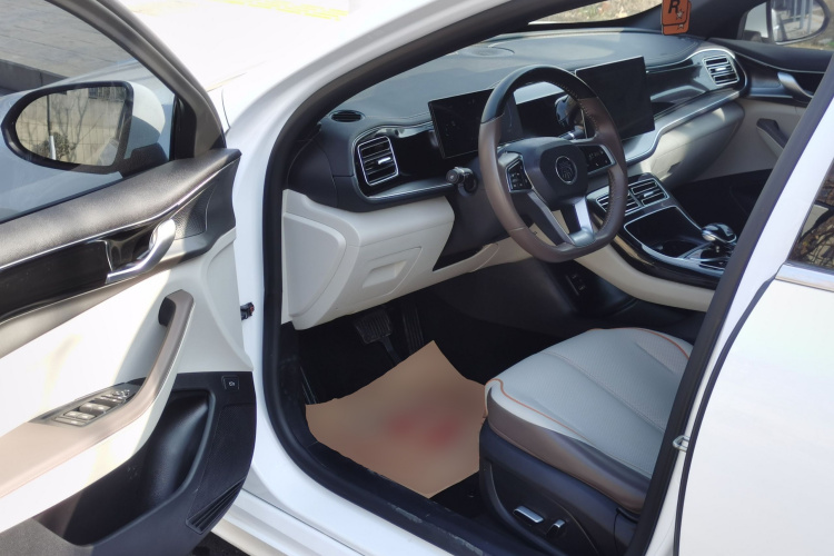 比亚迪 秦PLUS 2023款 冠军版 DM-i 55KM超越型中控内饰20