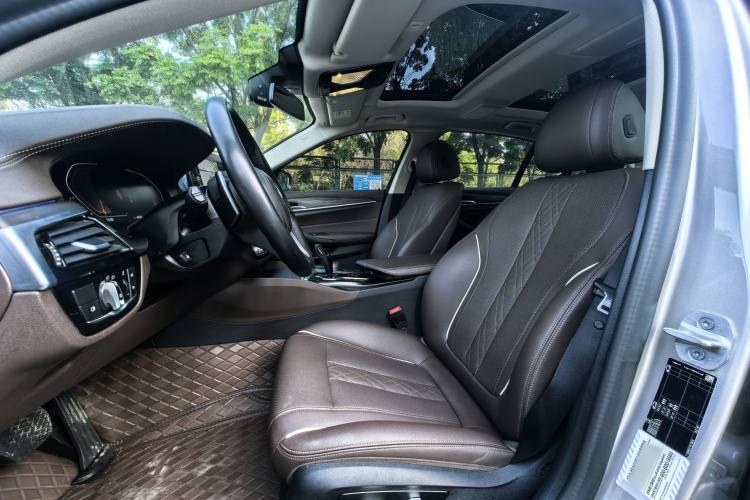 宝马5系 2021款 改款 530Li 领先型 豪华套装中控内饰7009