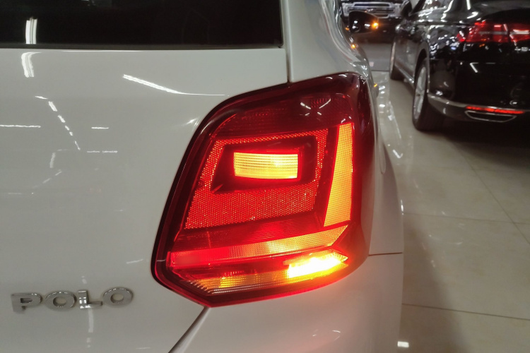 大众 Polo 2016款 1.4L 手动风尚型车身外观9