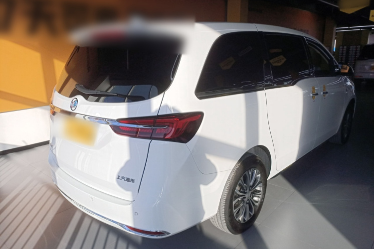 别克GL8 2023款 陆上公务舱 652T 豪华型车身外观7