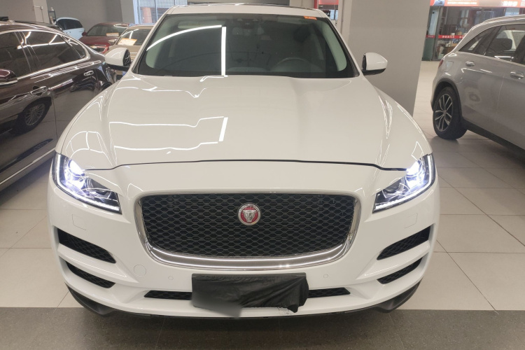 捷豹F-PACE 2018款 2.0T 两驱都市尊享版车身外观2
