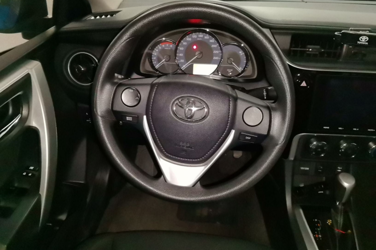 丰田 雷凌 2017款 改款 185T CVT精英版 国V中控内饰13