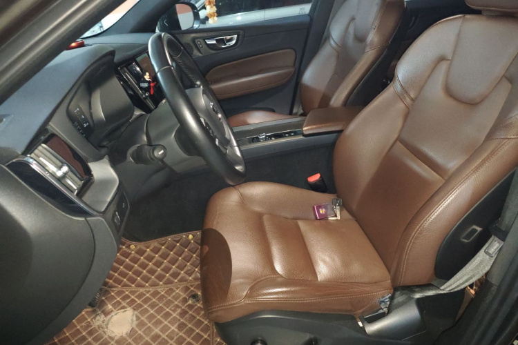 沃尔沃XC60 2021款 T5 四驱智逸豪华版中控内饰19