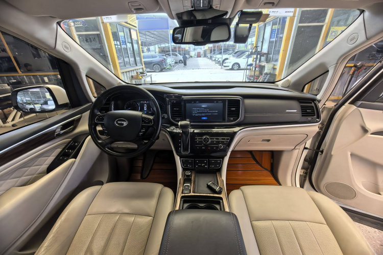 广汽传祺 传祺M8 2018款 320T 旗舰版中控内饰7004