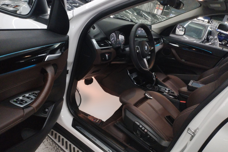 宝马X1 2020款 sDrive20Li 尊享型中控内饰20