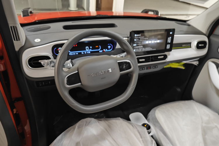 吉利银河 2025款 210km 熊猫骑士中控内饰7001