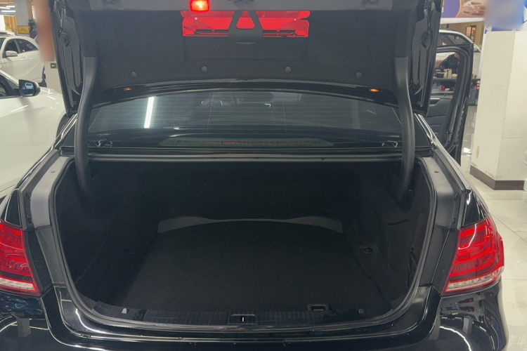 奔驰E级 2015款 E 200 L 运动型局部细节23