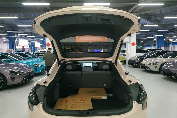 小鹏MONA M03 2025款 620 超长续航 Plus机舱底盘23