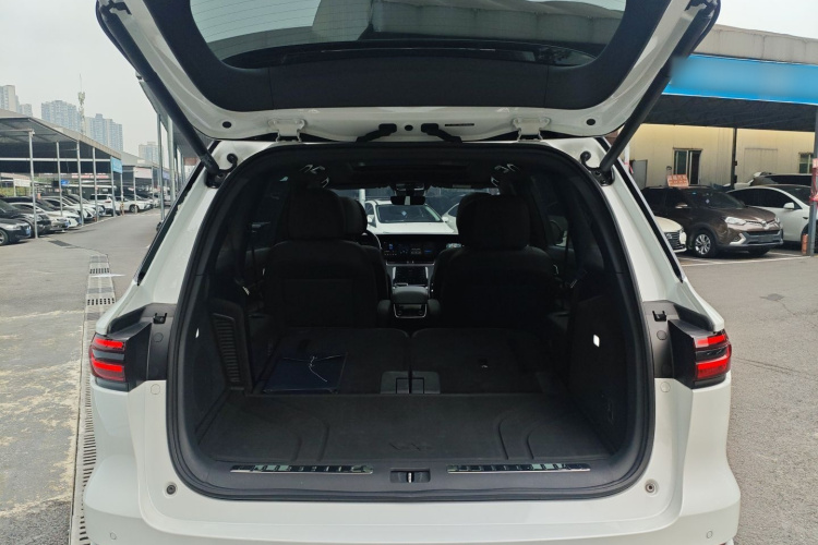 理想汽车 理想ONE 2021款 增程6座版机舱底盘23