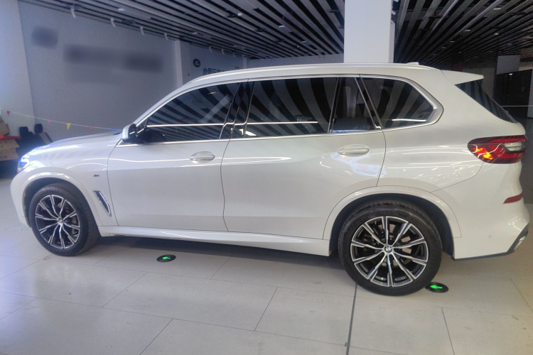 宝马X5 2022款 xDrive 30Li M运动套装车身外观6004