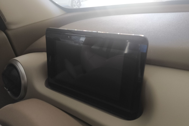 五菱汽车 宏光MINIEV 2025款 四门版 进阶款中控内饰7005