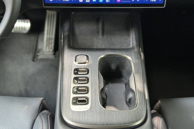 小米汽车 小米SU7 2024款 四驱超长续航高阶智驾Max版中控内饰7008