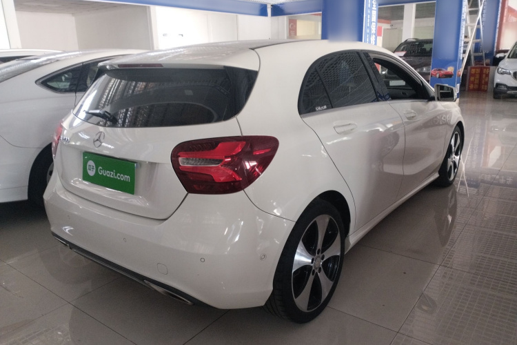 奔驰A级(进口) 2016款 A 200 时尚型车身外观7