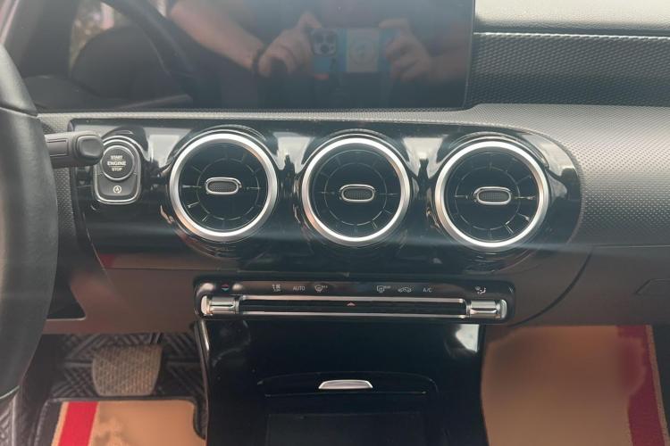 奔驰A级(进口) 2021款 A 200 动感型局部细节16