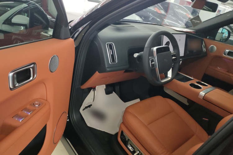 理想汽车 理想L8 2023款 Air中控内饰20