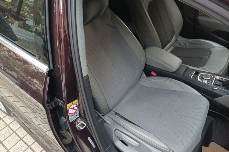 奥迪A3 2018款 30周年年型 Limousine 35 TFSI 时尚型局部细节41