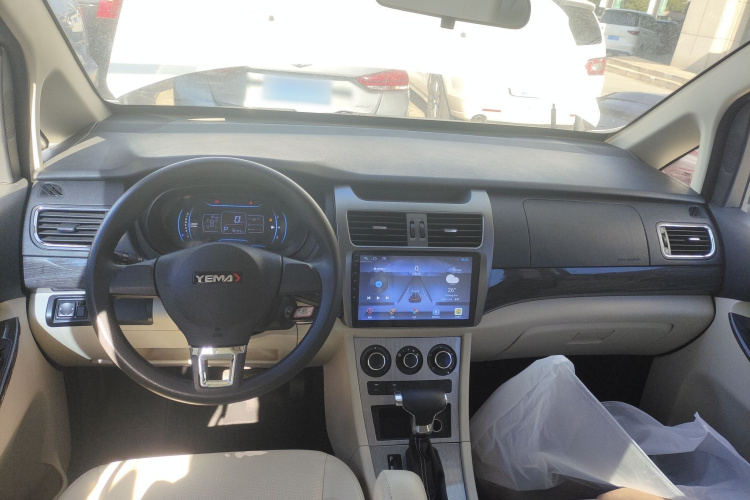 野马汽车 斯派卡 2022款 1.5L CVT豪华型中控内饰7002