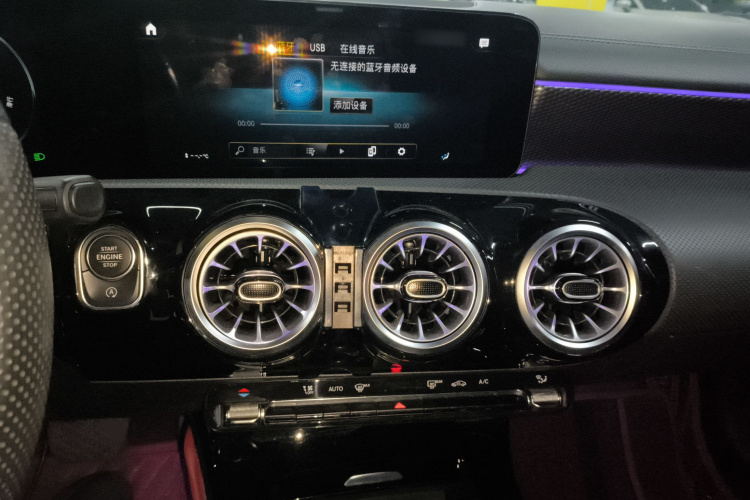 奔驰A级 2022款 改款三 A 200 L 运动轿车时尚型局部细节16