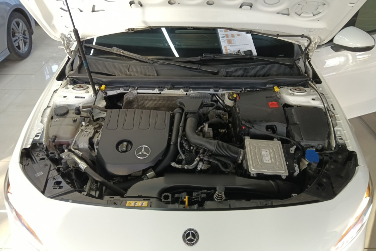 奔驰A级 2020款 改款 A 200 L 运动轿车动感型机舱底盘24