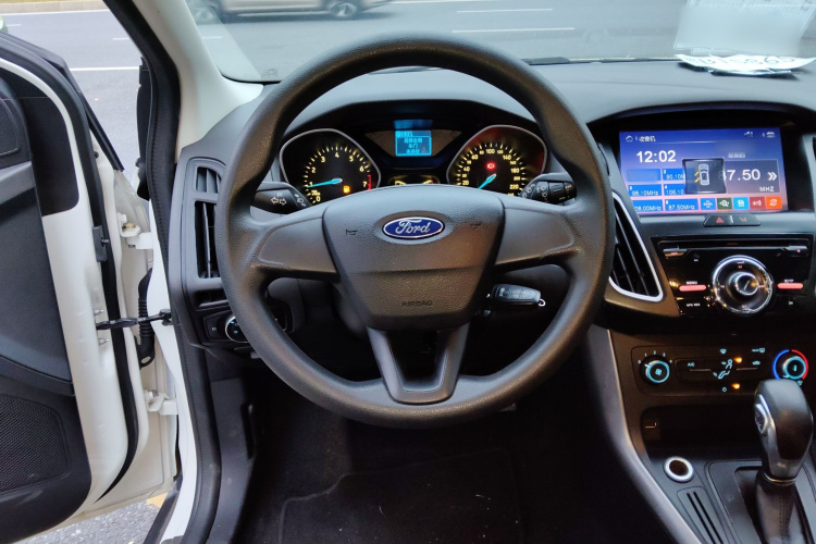 福特 福克斯 2015款 两厢 1.6L 自动舒适型中控内饰13