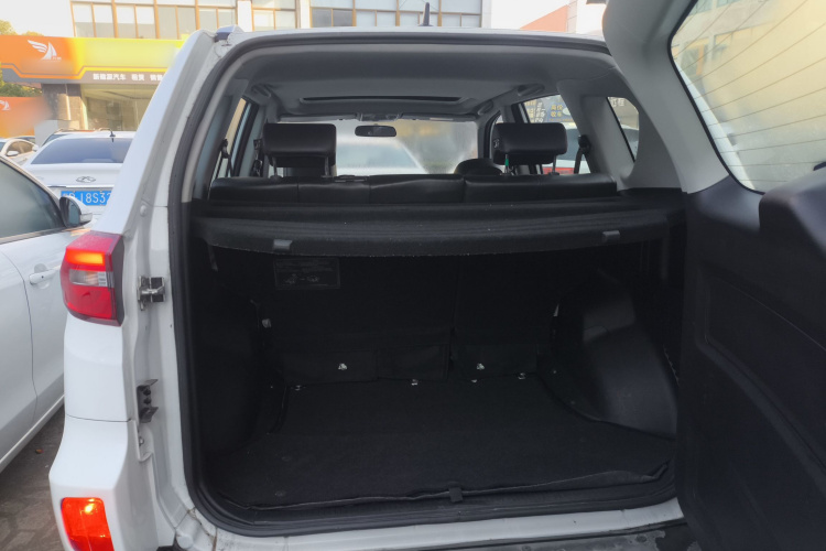 凯翼X3 2019款 1.5L 手动智耀版机舱底盘23