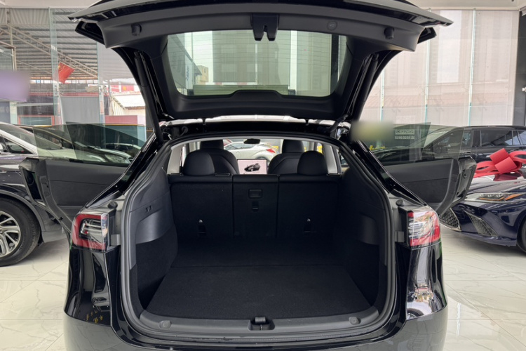 特斯拉 Model Y 2023款 长续航全轮驱动版中控内饰7008