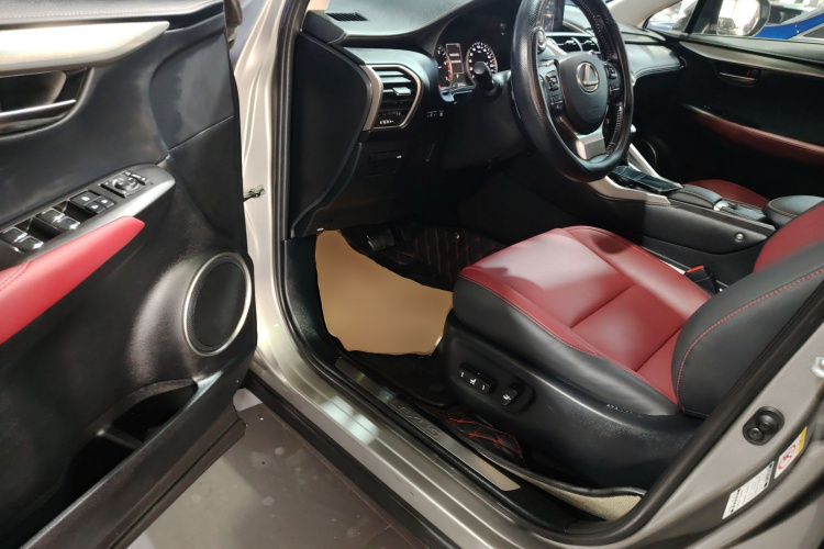 雷克萨斯NX 2018款 300 前驱 锋行版中控内饰20